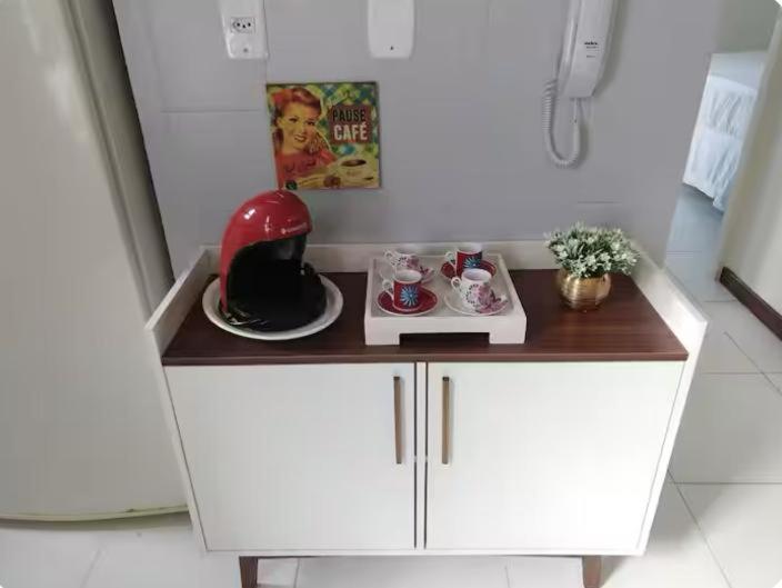 Apartamento Sala Excelente Localizacao Rua Arborizada Paralela As Praias De Ondina E Barra Com Wifi E Garagem Propria *