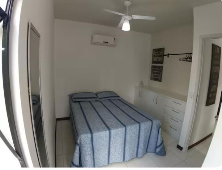 Apartamento Sala Excelente Localizacao Rua Arborizada Paralela As Praias De Ondina E Barra Com Wifi E Garagem Propria