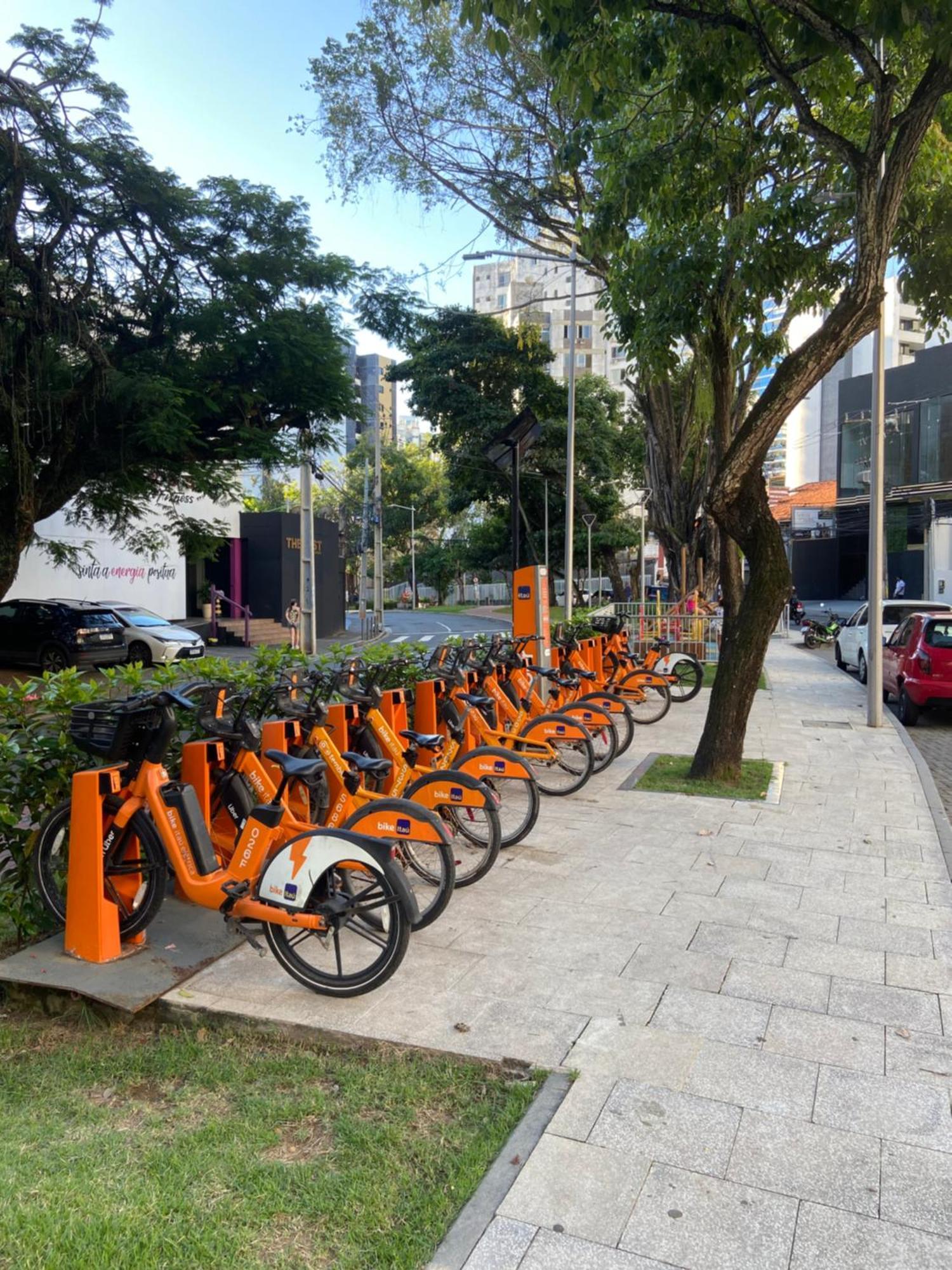 Sala Excelente Localizacao Rua Arborizada Paralela As Praias De Ondina E Barra Com Wifi E Garagem Propria * Salvador